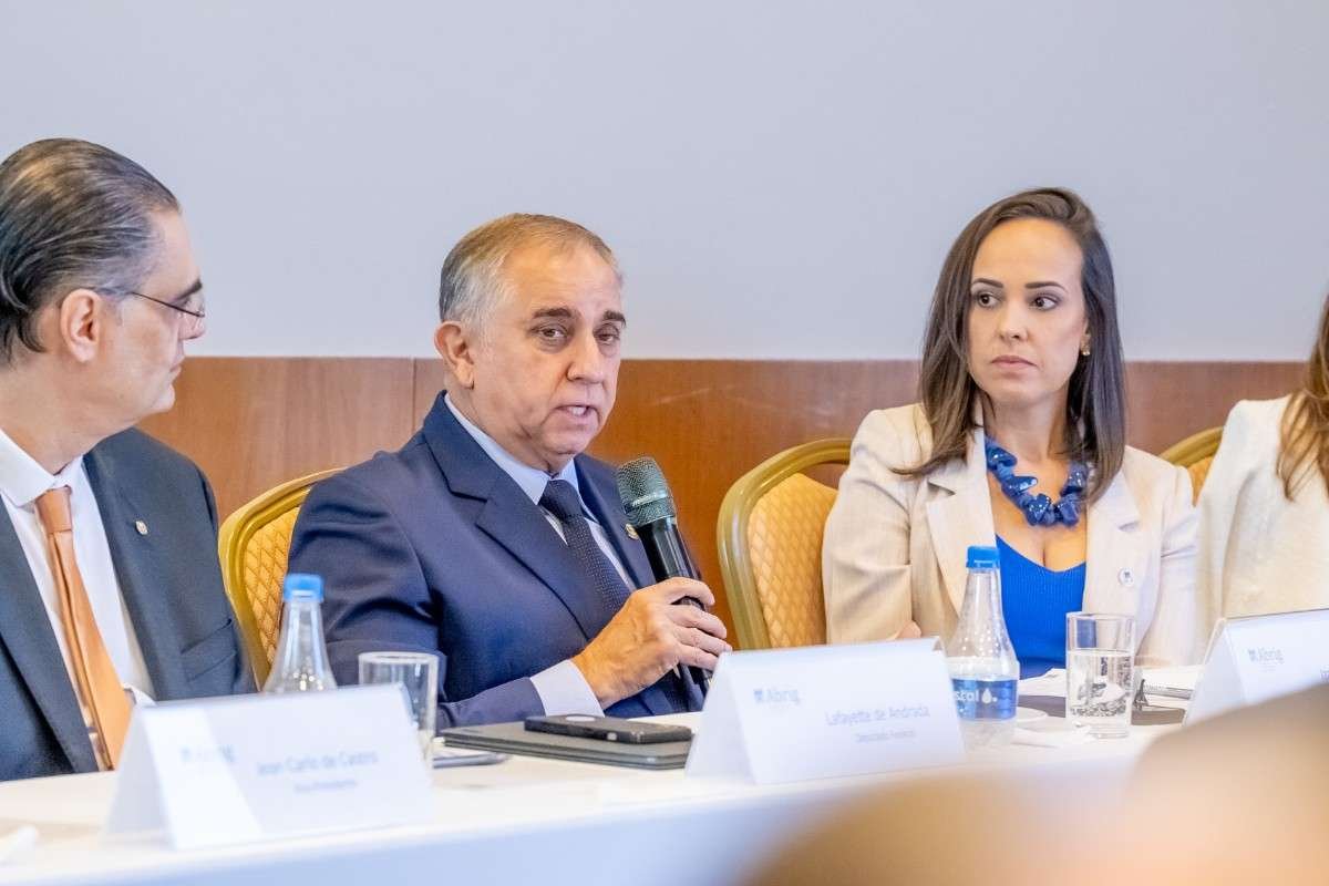 “Tenho convicção de que a atividade de RIG é importantíssima”, afirma senador Izalci Lucas