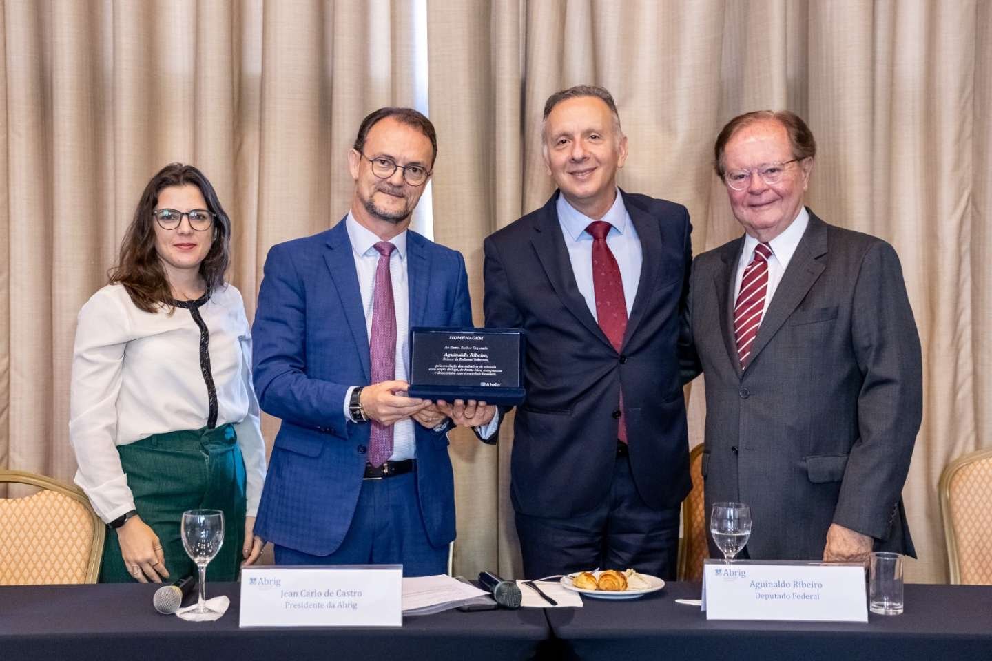 Relator da reforma tributária na Câmara debate a regulamentação do sistema tributário em evento da Abrig