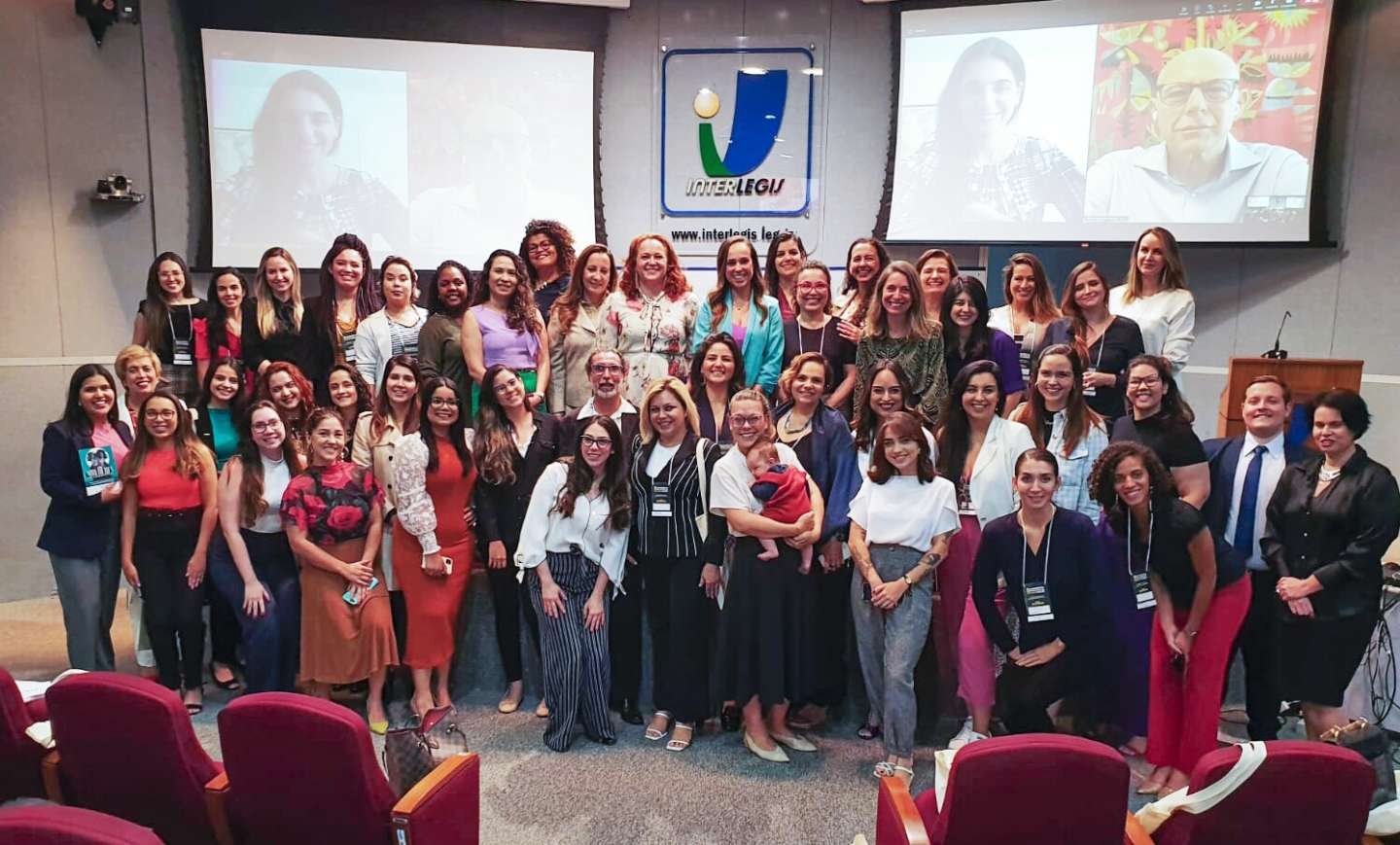 Conferência internacional reúne cerca de 200 pessoas para tratar da atuação feminina na atividade de RIG